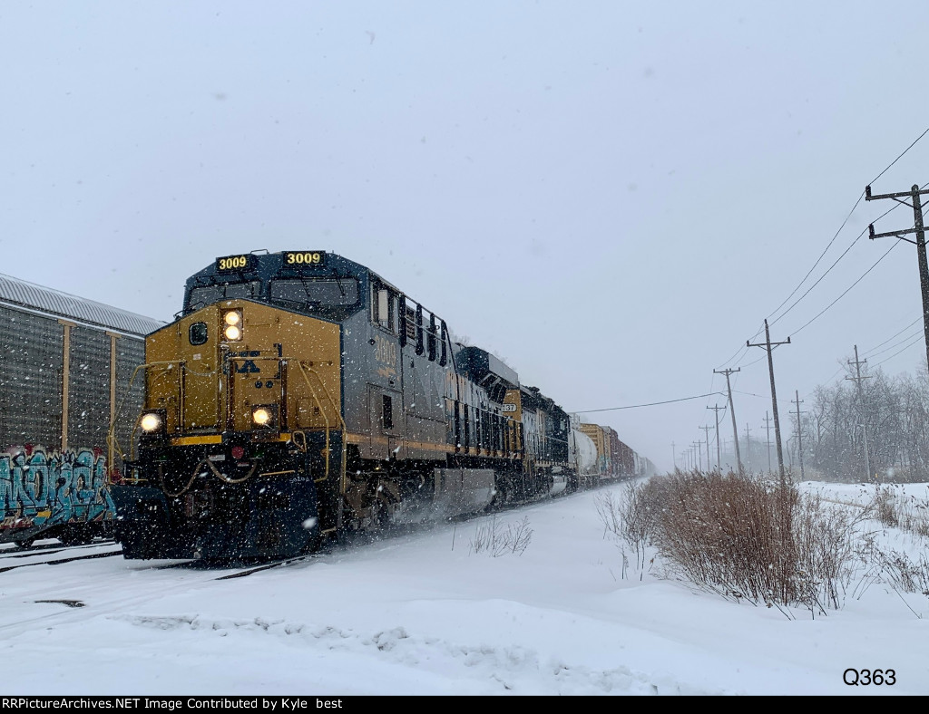 CSX 3009 on Q363